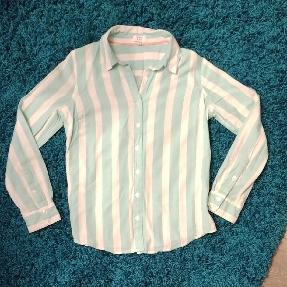 crown & ivy Tops - Green and White Longed Sleeve Button Down